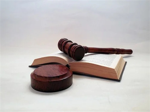 南園路律師解析不良品格證據(jù)對(duì)陪審團(tuán)的影響